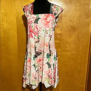 The Pyramid Collection Large Floral Tunic in Pink and Green